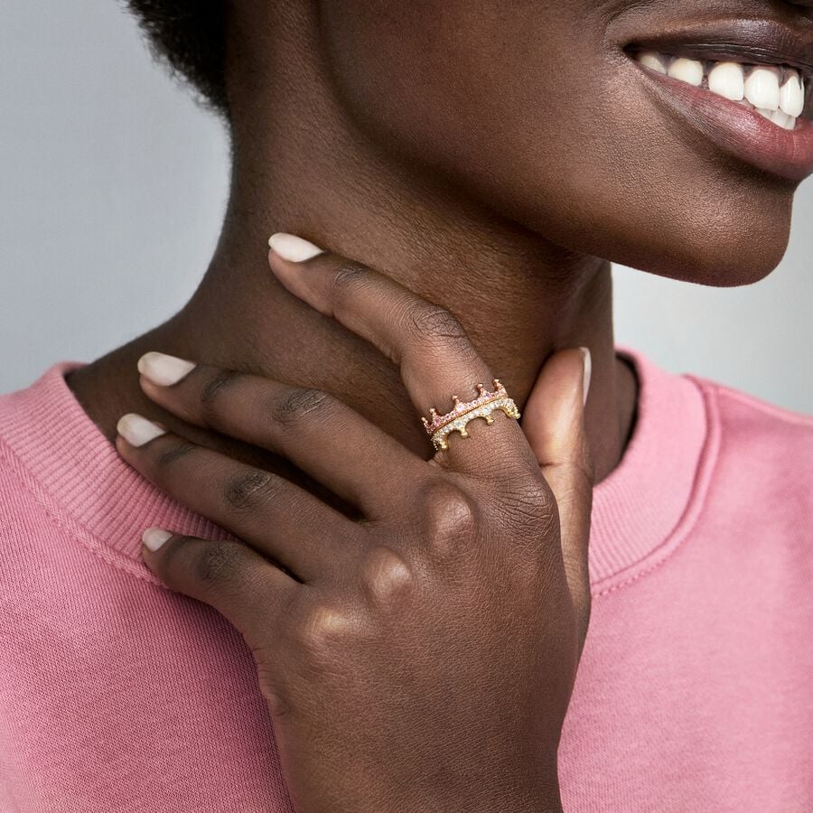 Bague avec couronne scintillante et incolore