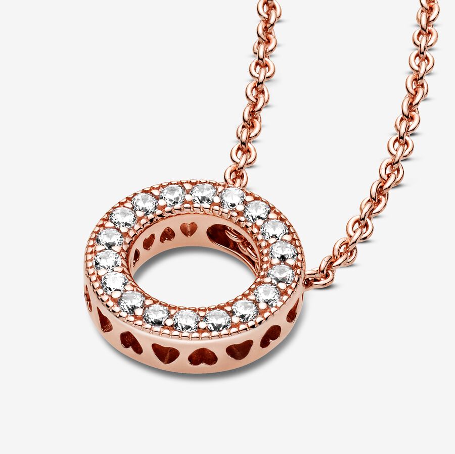 Collier Logo Pandora et cercle en pavé.