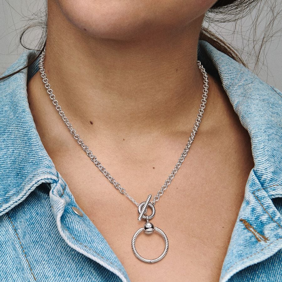 Collier à barre en T avec pendentif en O Pandora Moments