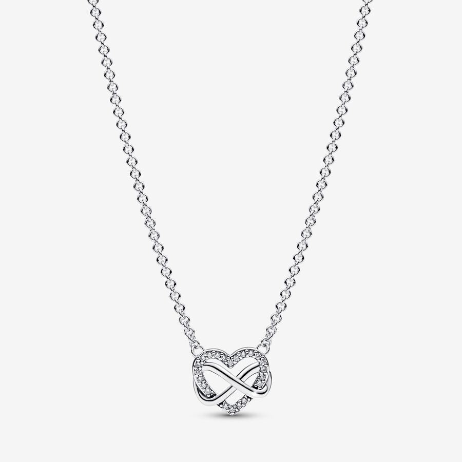 Collier scintillant avec cœur et symbole d’infini