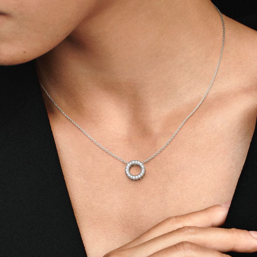 Collier Cercle en pavé avec logo Pandora