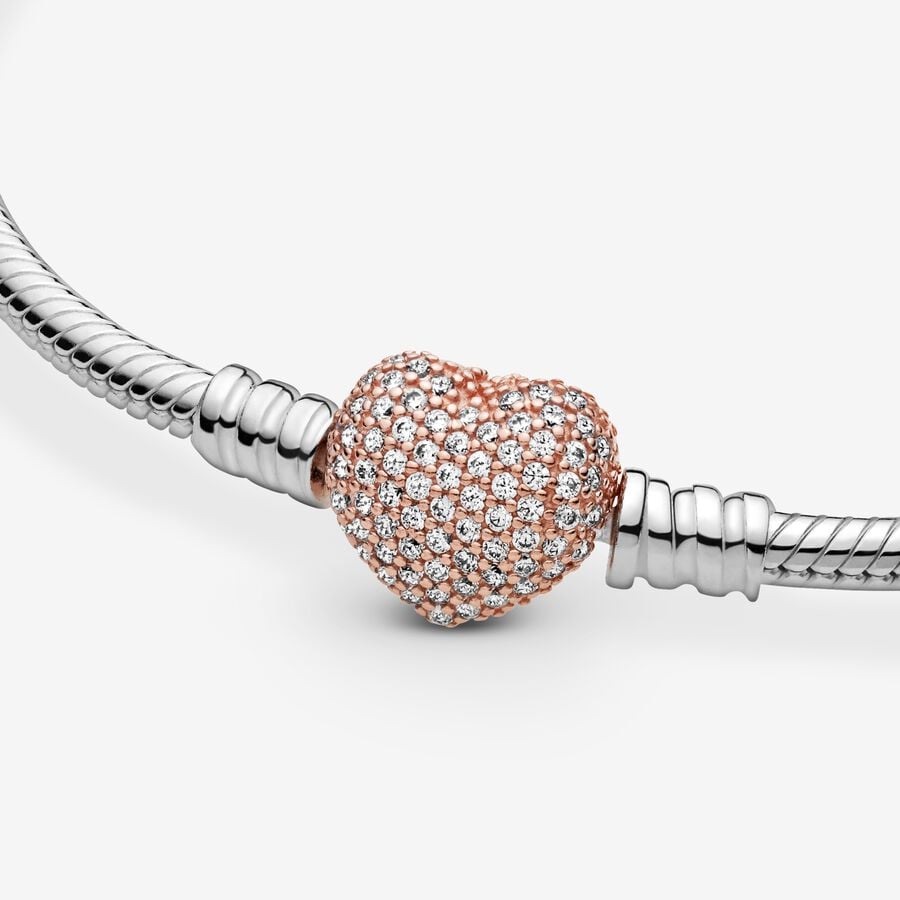 Bracelet à chaîne serpentine avec fermoir en forme de cœur en pavé Pandora Moments