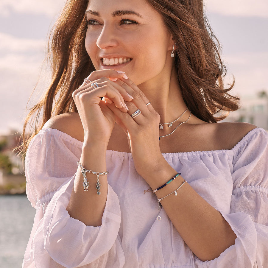 Bague avec des pierres bleues argent